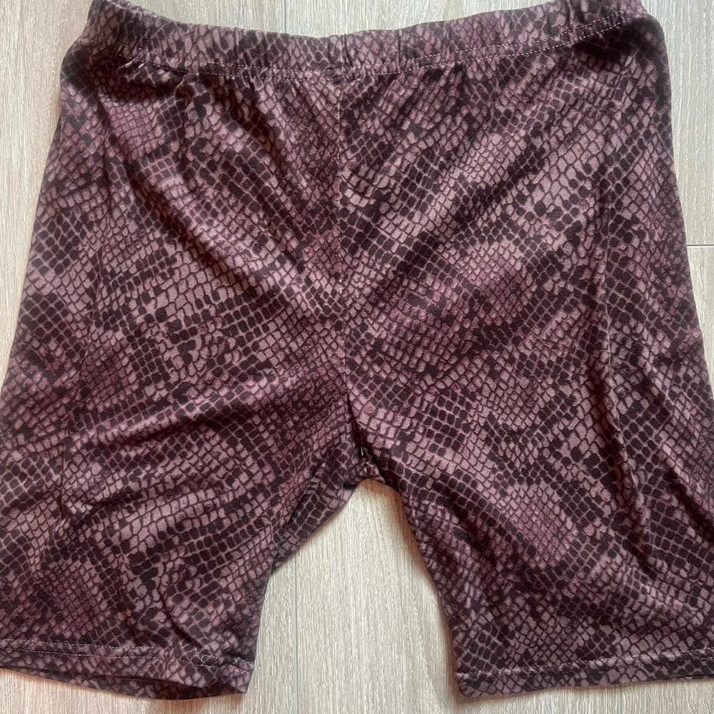 ALL OVER SNAKE SKIN BIKER SHORTS